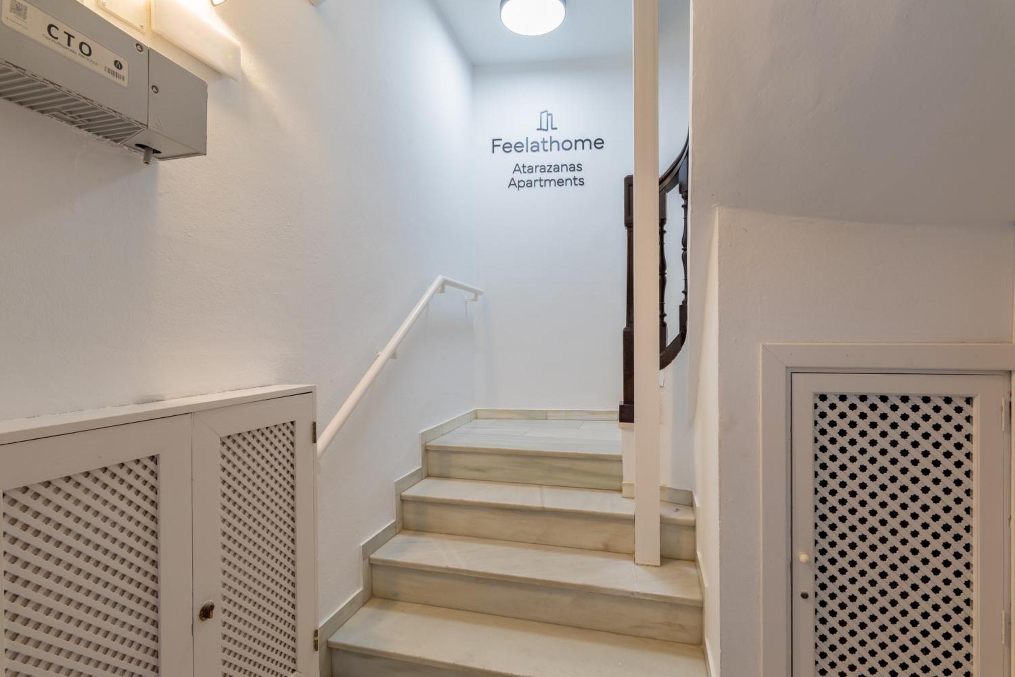 Feelathome Atarazanas Apartments Malaga Bagian luar foto