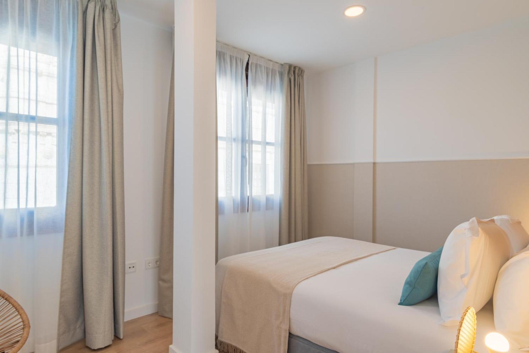 Feelathome Atarazanas Apartments Malaga Bagian luar foto