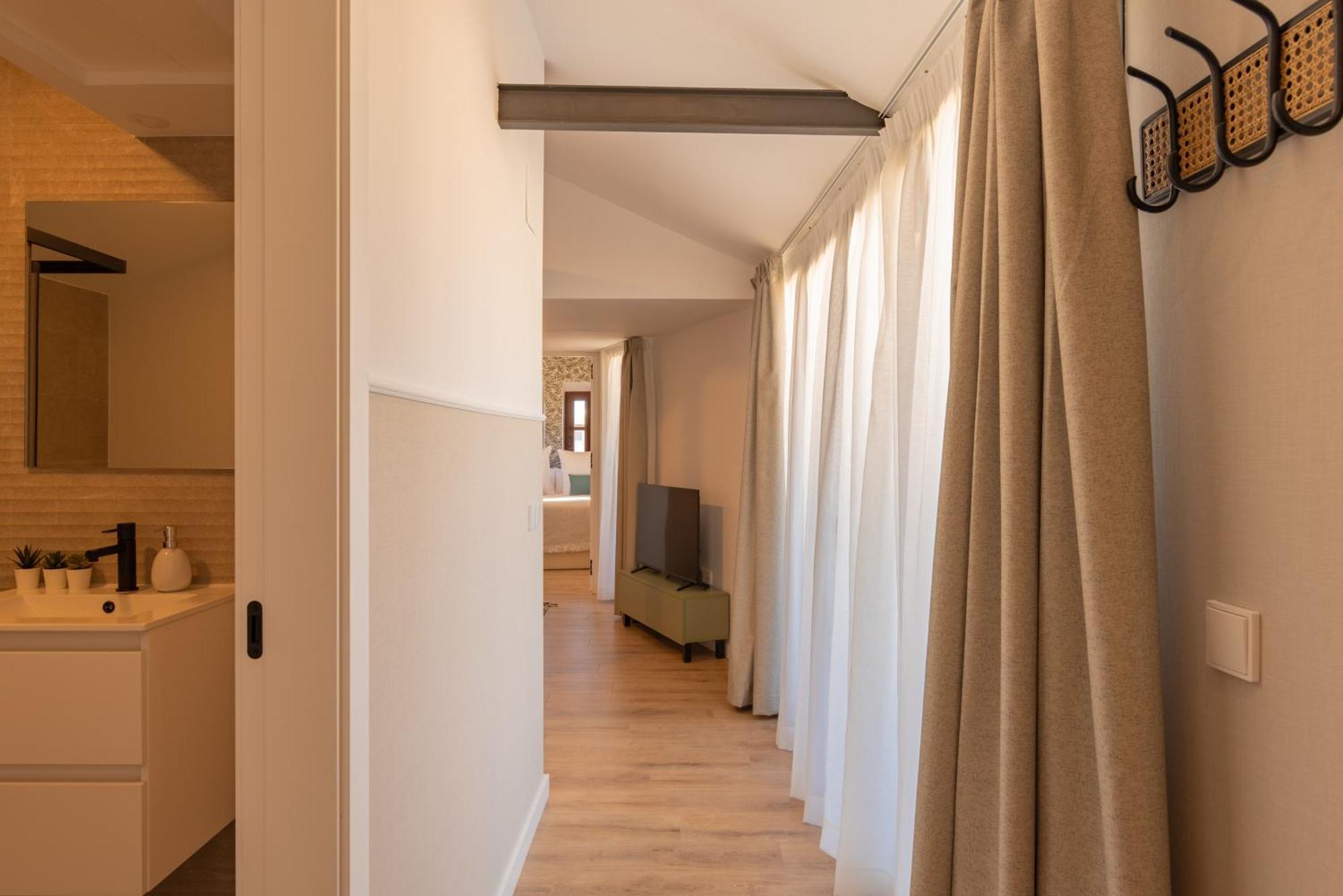 Feelathome Atarazanas Apartments Malaga Bagian luar foto